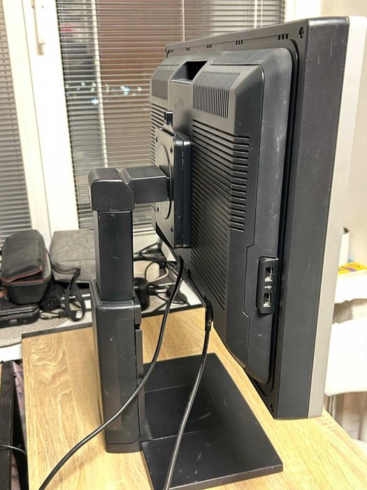 Монітор HP LP2465 / 24" FullHD / S-PVA/ DVI, USB, HDMI* / VESA 100x100