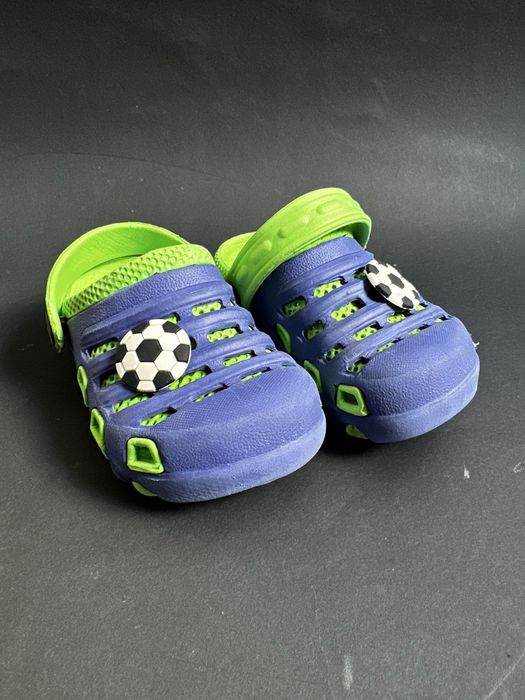 Crocs sandałki chłopięce z dwoma przypinkami rozm. 22-24