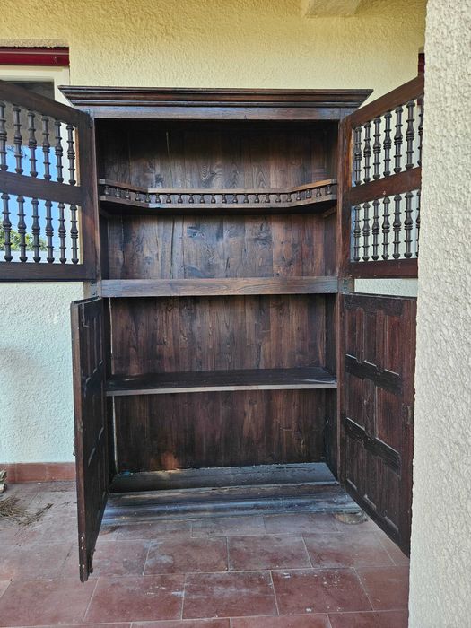 Movel antigo louceiro/ garrafeira -necessita de alguma manutenção