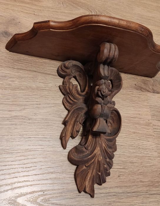 Ręcznie rzeźbiona półka konsola