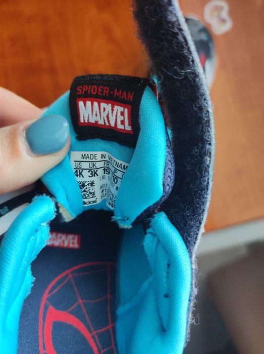 Оригинальные кроссовки adidas marvel