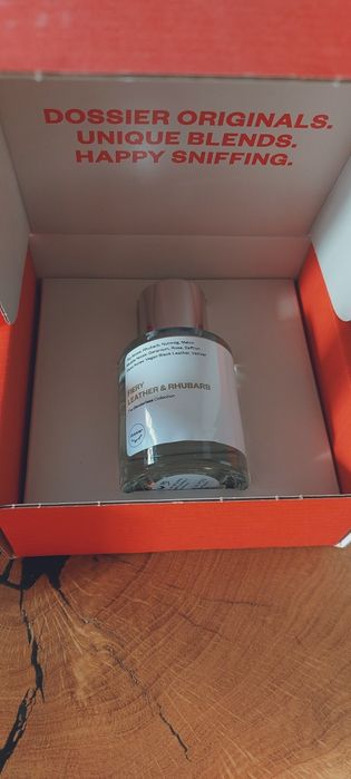 Dossier Fiery Leather and Rhubarb