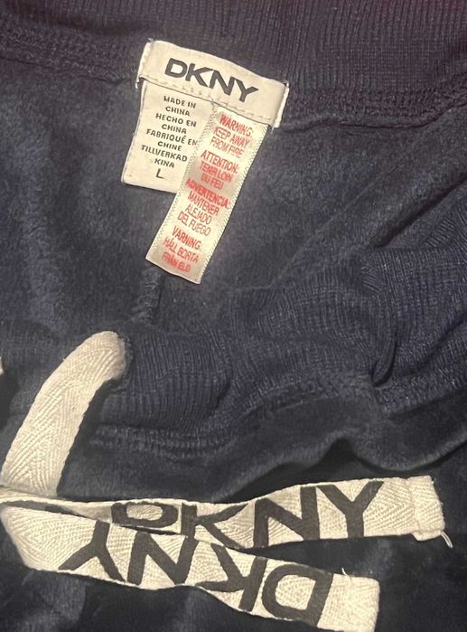 DKNY чудовий монограмний велюровий костюм M/L темно синій в ідеалі