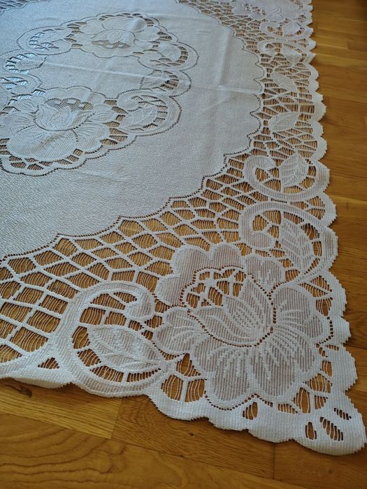 Biały obrus 120/150 cm