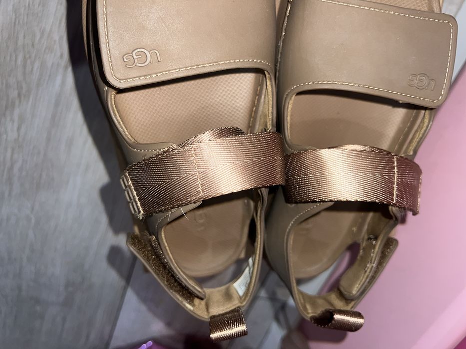 Босоніжки сандалі ugg 38-39