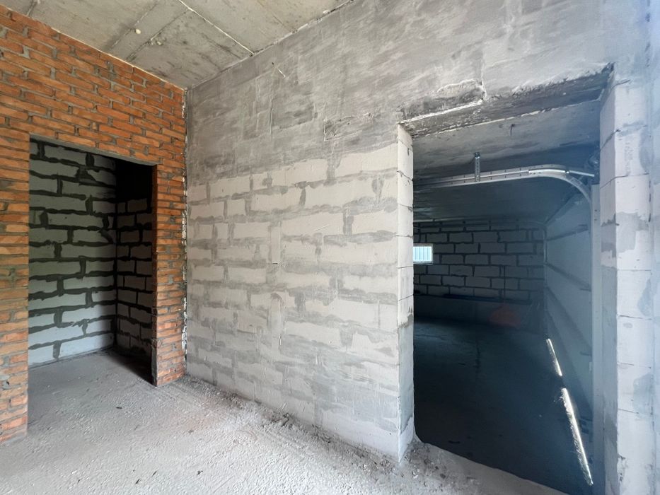 Будинок з гаражем + сховище! Білогородка