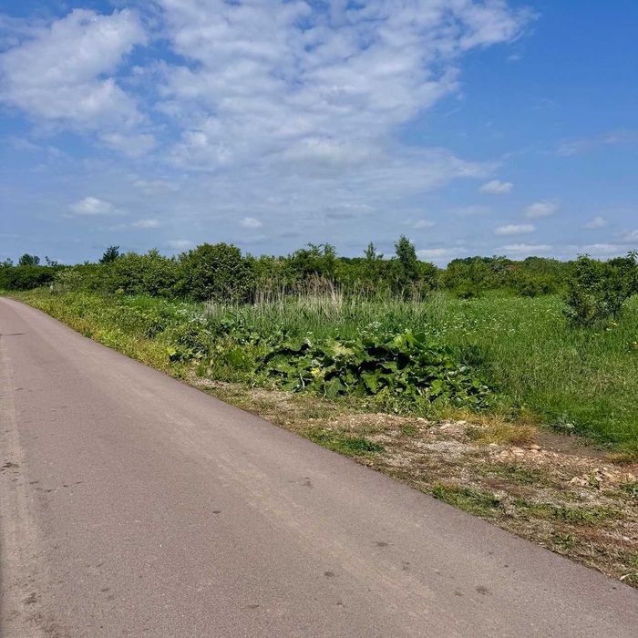 Продаж земельної ділянки в центральній частині с.Клузів