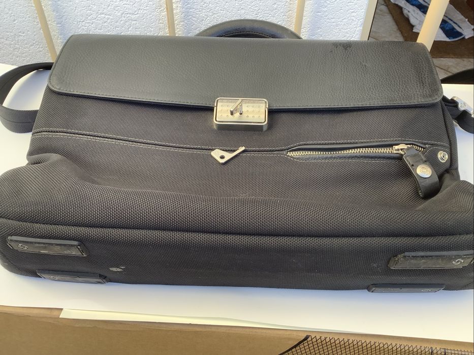 Pasta/ Mala Sansonite Executiva em pele Com Alça e Fechadura Como Nova