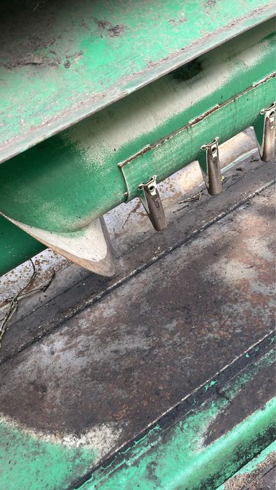 Продам кукурудзяну жниварку 8 рядну ксм-8