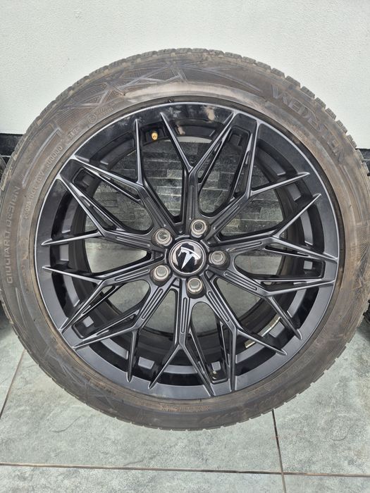 Продам диски с резиной R18