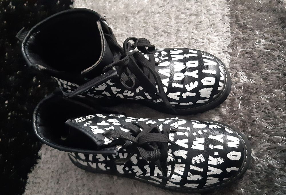 Botas SEASIDE Pretas e Brancas cano baixo 34