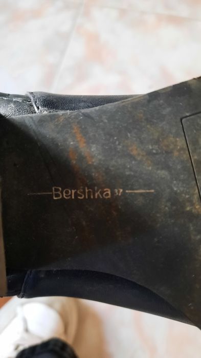 Botins/botas bershka preto