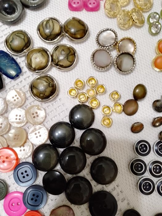 гудзики    різні