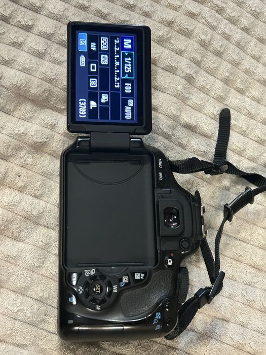 Фотоапарат Canon EOS 600D + портретний обʼєктив