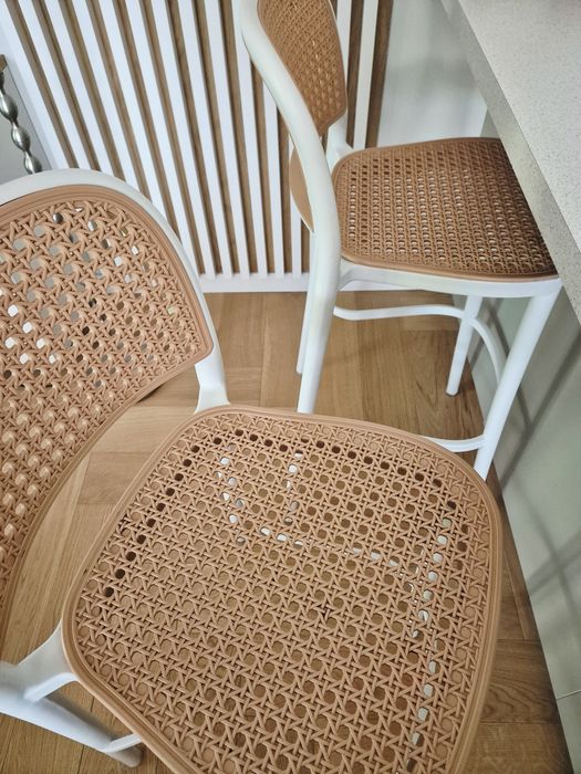 Dwa hokery, rattan