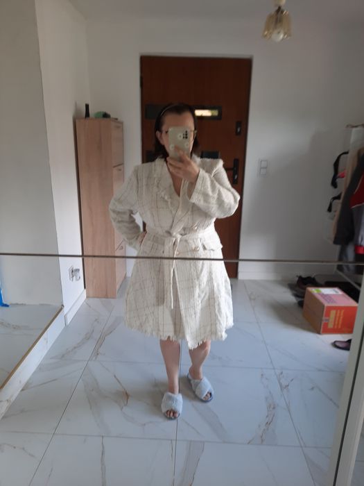 Biały tweedowy płaszcz złota nitka poszarpany plus size