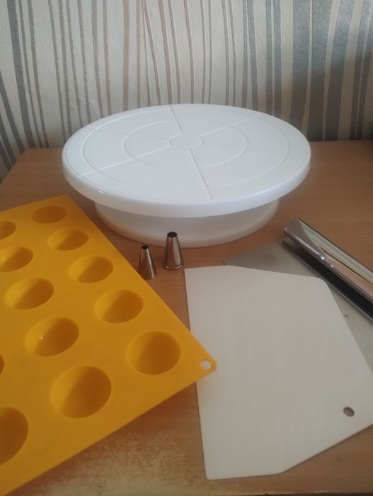 Поворотный столик для торта 28 см+ подарки