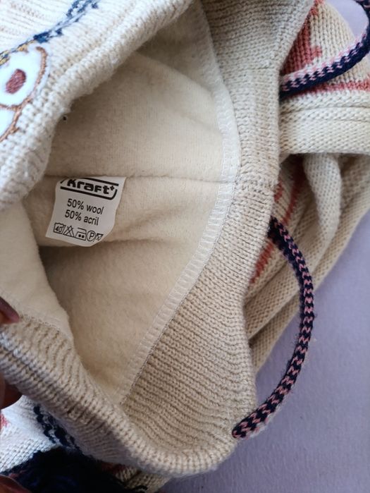 Тепла шапка з шарфом.