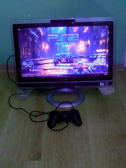 Konsola 22 cale z ok.10 tys. gier + pad + kable