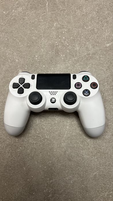 Pad do ps4 uzywany sprawny