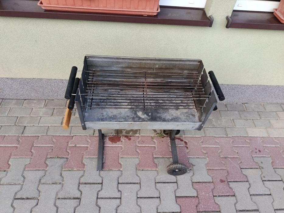 Grill ogrodowy węglowy