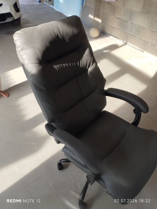 Vendo cadeira de escritório / direção Conforama MILO (Ref. 113594).