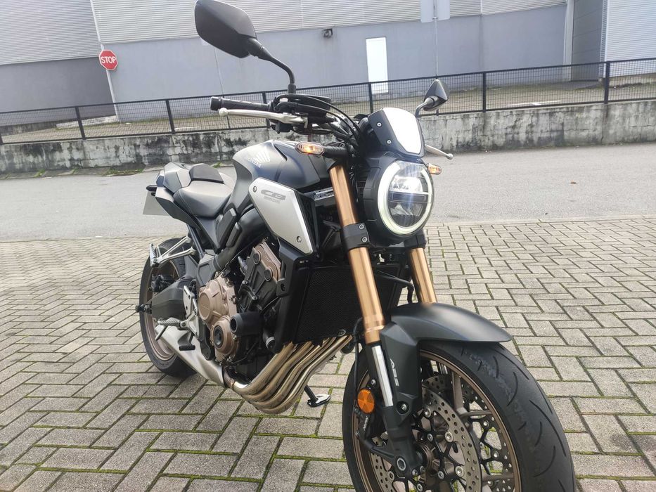 Honda cb650r 6000km 1300€ de extras