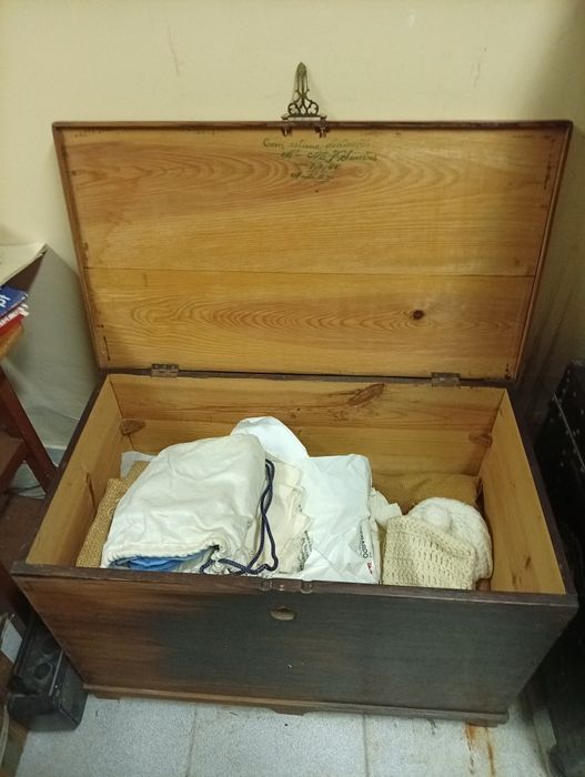 Arca em madeira para arrumação