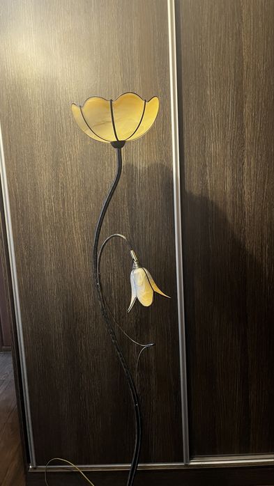 Lampa stojaca do salonu lub sypialni