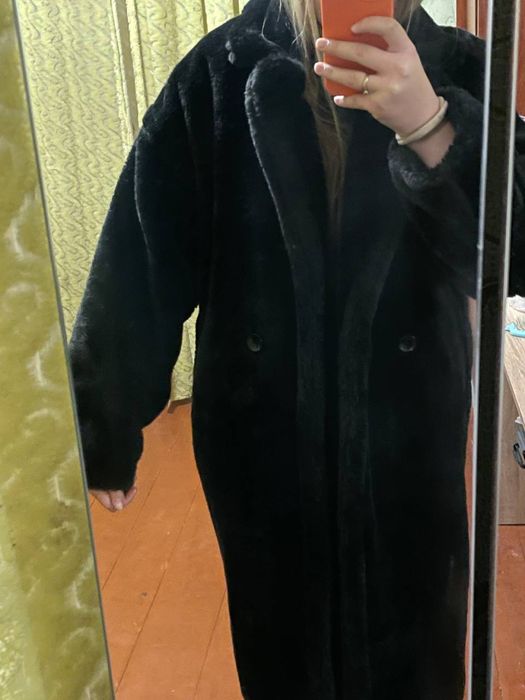 Жіноча м'яка шуба еко-хутро мутон на підкладці чорна
