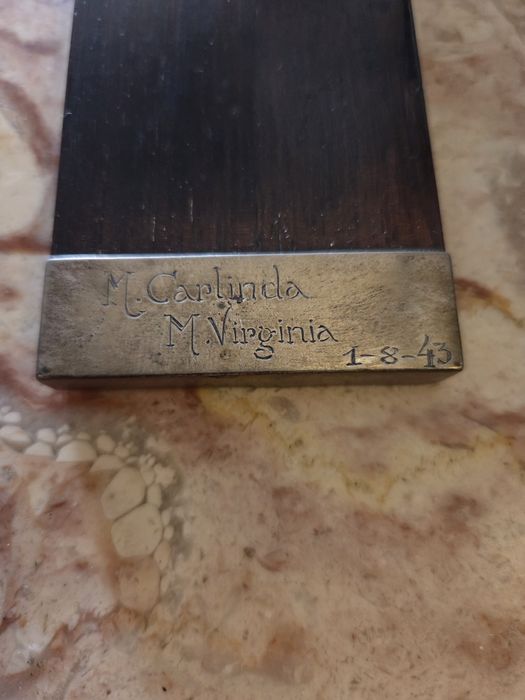 Crucifixo em prata e pau santo