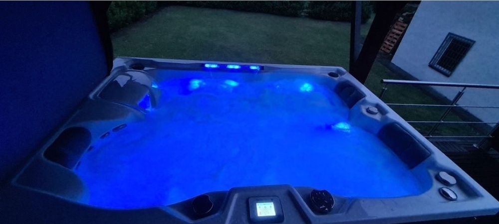 JACUZZI Wanna ogrodowa z hydromasażem Infinitas MB300 GERMANY - 15999€