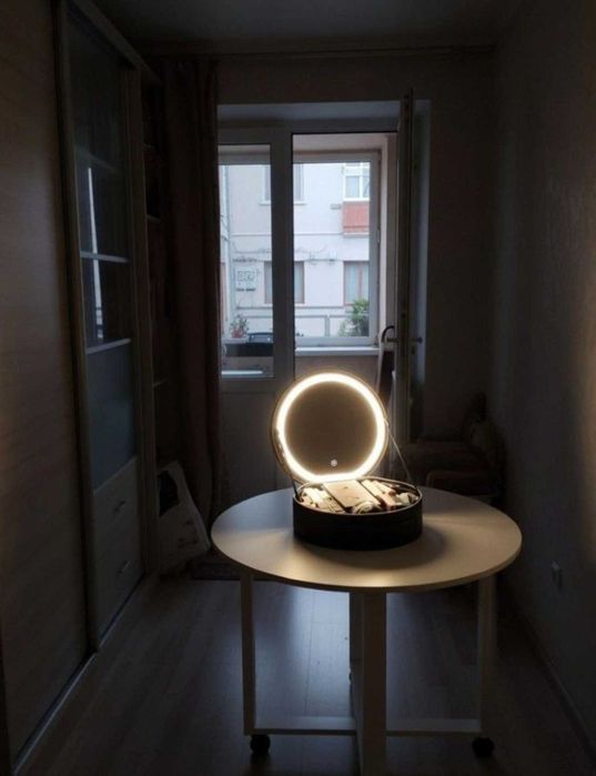 Косметичка з led дзеркалом та відділеннями для макіяжу