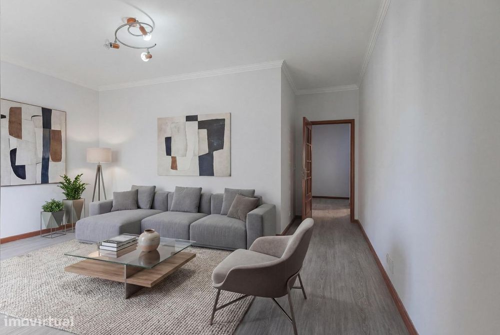 Apartamento T1 com Varanda em Canelas