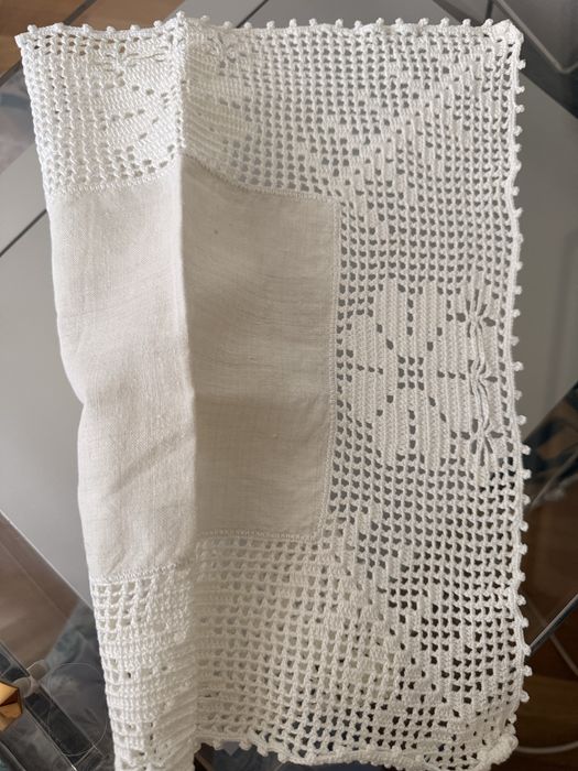 Toalhas e lençóis com renda (lote grande de artigos)