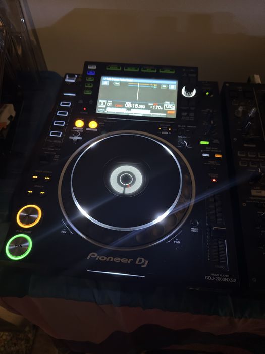 2 CDJ 2000 NEXUS 2 + mesa 900 NEXUS 2
