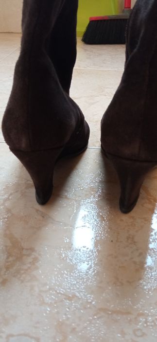 Botas castanhas de camurça cunha