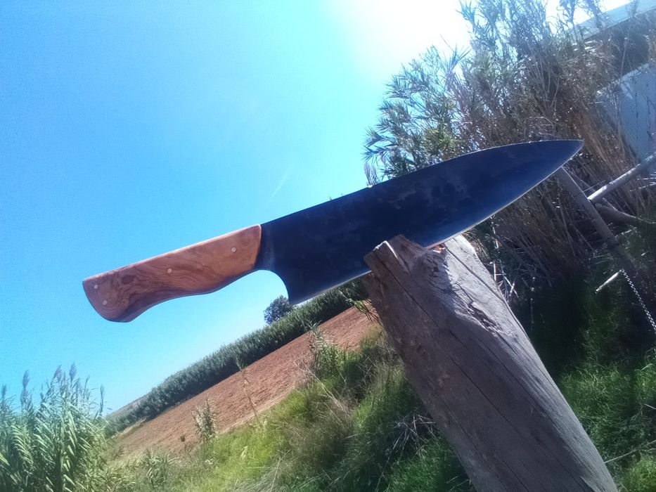 Faca de chef aço carbono e Oliveira
