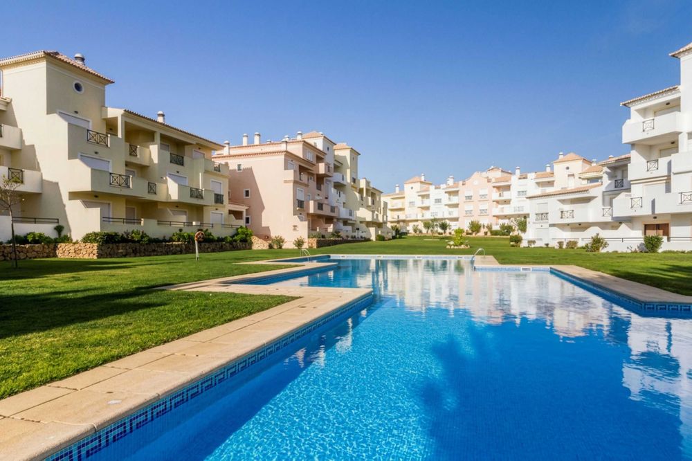 T2 com piscina a 500m da Praia Sta Eulália