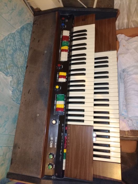 Vendo órgão jen brio 81 com tripé para desocupar urgente