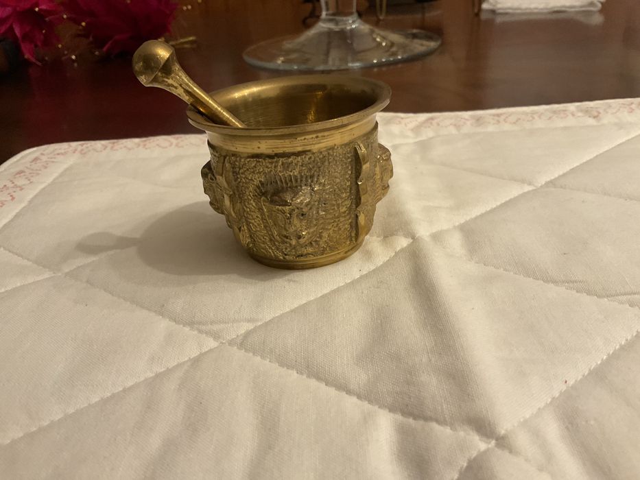 Almofariz em bom estado.