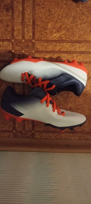 Бутси футбольні.