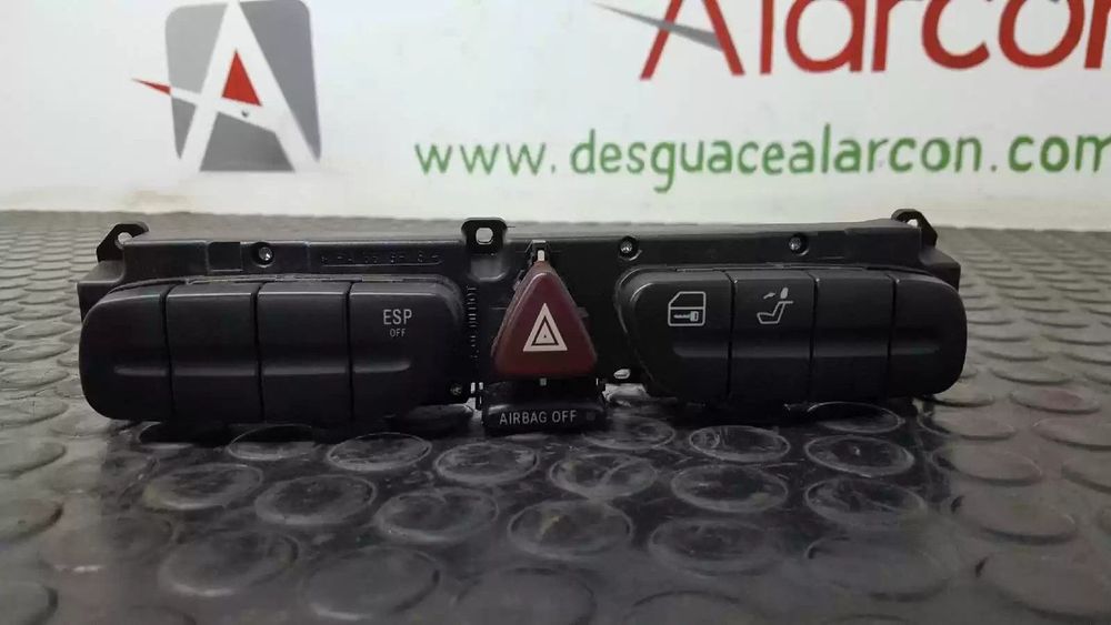 BOTÃO DE EMERGÊNCIA MERCEDES-BENZ CLASSE C 2004 -A2038214658