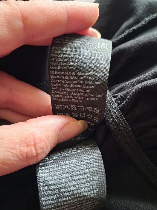 Mala czarna krotka sukienka rozmiar S