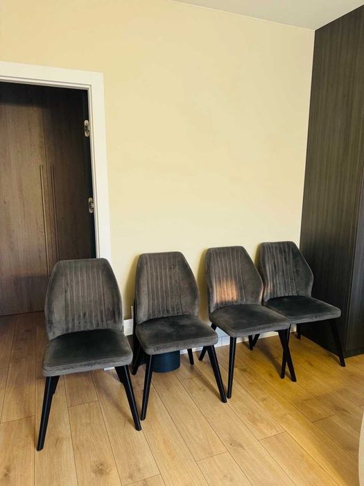 4 krzesła tapicerowane welurowe - ciemnoszare, bardzo dobry stan