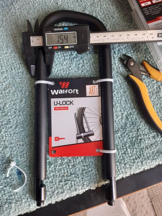 Замок для велосипеда и расходники. Отпугивает животных и мышь и крыс.