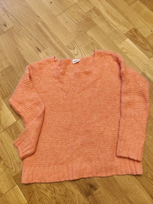 Sweterek damski używany.