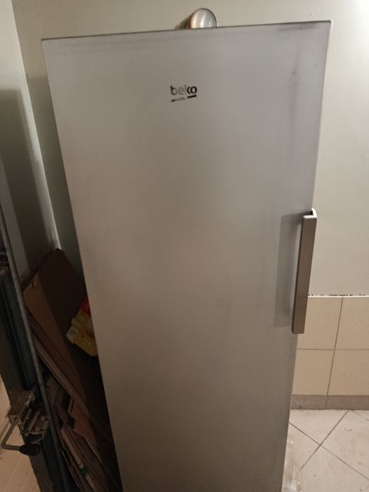 Морозилка BEKO вертикальна