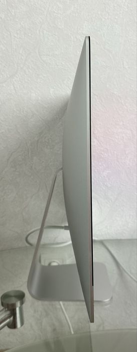 Apple iMac 2015 21 8/1000 gb + коробка — гарний стан