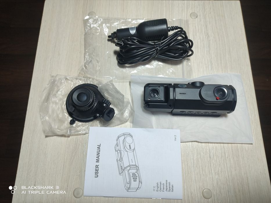 Видео регистратор автомобильный на 2камеры.